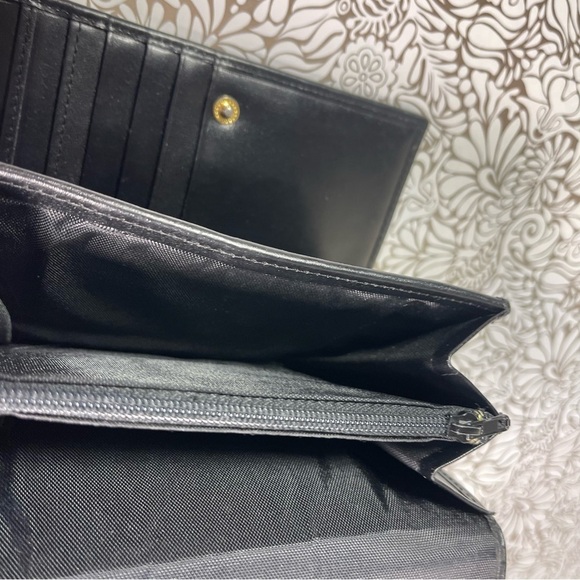 ST. JOHN Black Leather Trifold Wallet - Picture 8 of 15